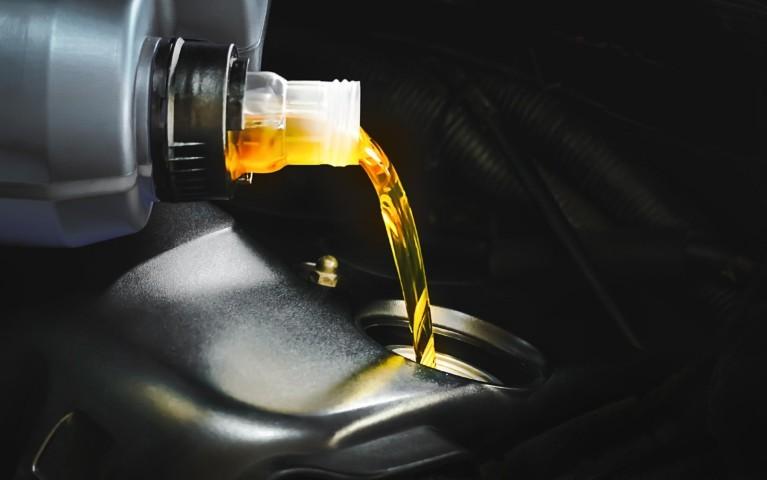 ajout_dhuile_moteur